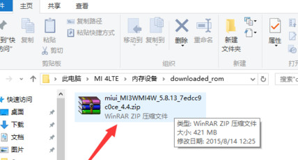 下载MIUI7刷机包将手机连接电脑，将MIUI7刷机包zip文件拷贝至“内置存储 /downloaded_rom  ”文件夹