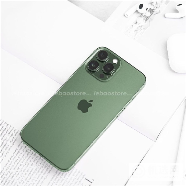 今日开抢！iPhone 13 Pro苍岭绿大批真机图曝光：更好看了