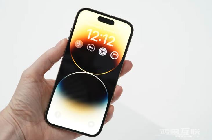 苹果 iPhone  14 Pro“全天候显示”与安卓息屏显示有什么区别？