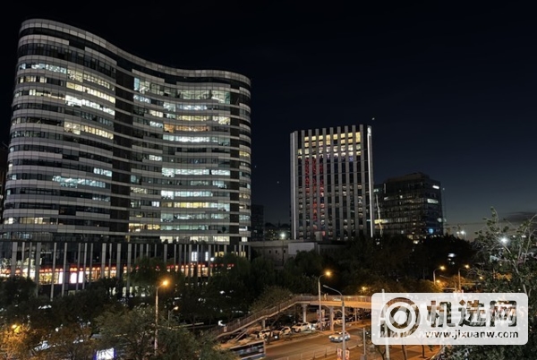 iPhone 13和iPhone 12哪个拍夜景好看？-夜景实拍对比