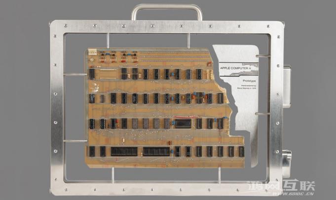 乔布斯曾持有的 Apple-1 原型机被拍卖