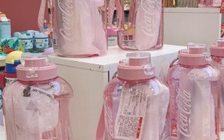 高温天“吨吨桶”走红 有店铺月销量超过8万件：专家科普喝水过多会中毒