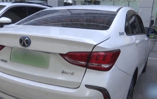 车主买二手新能源汽车：表显8万公里 4S店一查34万多