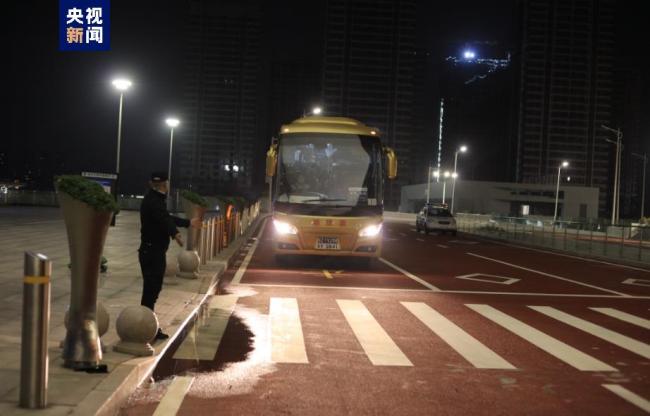 恢复与内地通关 首批香港入境旅客抵达广东珠海-第3张图片-9158手机教程网 恢复与内地通关 首批香港入境旅客抵达广东珠海-第3张图片-9158手机教程网