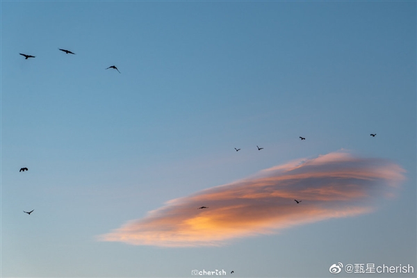 北京天空现绝美多层飞碟云刷屏朋友圈:很美很壮观-第1张图片-9158手机教程网 北京天空现绝美多层飞碟云刷屏朋友圈:很美很壮观-第1张图片-9158手机教程网