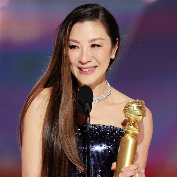 凭《瞬息全宇宙》封神!61岁演员杨紫琼获金球奖影后-第1张图片-9158手机教程网 凭《瞬息全宇宙》封神!61岁演员杨紫琼获金球奖影后-第1张图片-9158手机教程网