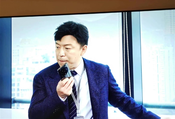 黄渤主演电视剧热播:网友发现黄渤用的是荣耀Magic3至臻版-第1张图片-9158手机教程网 黄渤主演电视剧热播:网友发现黄渤用的是荣耀Magic3至臻版-第1张图片-9158手机教程网