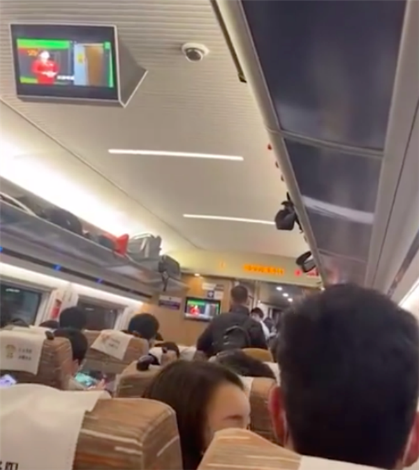 高铁超员报警无法行驶 无票乘客下车:网友直呼头回见 12306回应合规-第2张图片-9158手机教程网 高铁超员报警无法行驶 无票乘客下车:网友直呼头回见 12306回应合规-第2张图片-9158手机教程网