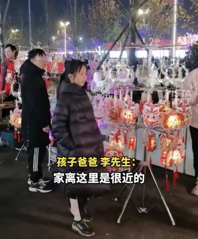 女孩寒假摆摊卖玩具半月赚万元 每天摆摊10多小时-第2张图片-9158手机教程网 女孩寒假摆摊卖玩具半月赚万元 每天摆摊10多小时-第2张图片-9158手机教程网