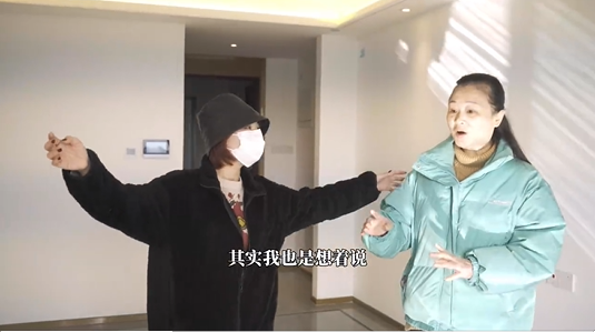 女生大学四年攒钱给妈妈买房 妈妈欣喜不已画面暖心-第1张图片-9158手机教程网 女生大学四年攒钱给妈妈买房 妈妈欣喜不已画面暖心-第1张图片-9158手机教程网