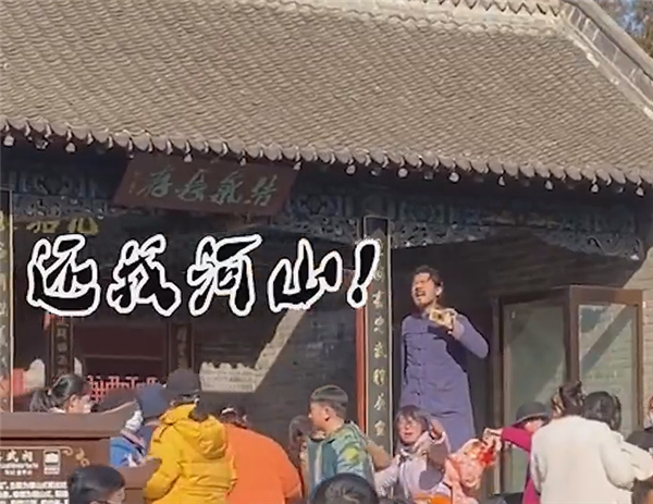 游客岳飞观高喊“还我河山” 砸打秦桧像:景区已报警-第1张图片-9158手机教程网 游客岳飞观高喊“还我河山” 砸打秦桧像:景区已报警-第1张图片-9158手机教程网