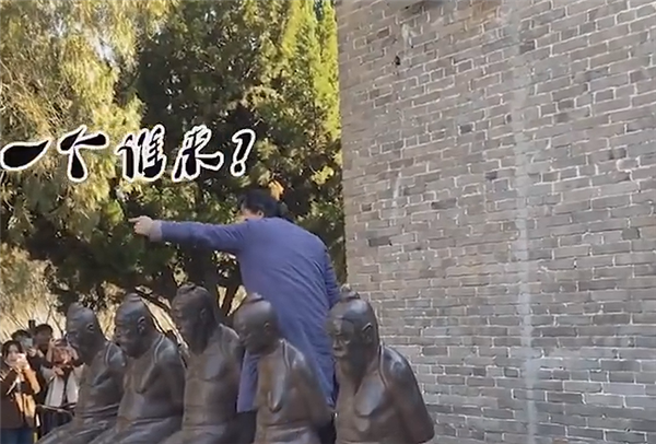 游客岳飞观高喊“还我河山” 砸打秦桧像:景区已报警-第2张图片-9158手机教程网 游客岳飞观高喊“还我河山” 砸打秦桧像:景区已报警-第2张图片-9158手机教程网