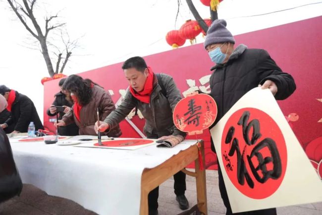 山东一97.6斤头鱼58.8万拍出 太白湖头网鱼王好兆头-第17张图片-9158手机教程网 山东一97.6斤头鱼58.8万拍出 太白湖头网鱼王好兆头-第17张图片-9158手机教程网