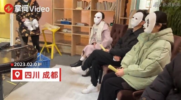 女子去面试时被要求戴面具沟通,不看颜值只看流量-第1张图片-9158手机教程网 女子去面试时被要求戴面具沟通,不看颜值只看流量-第1张图片-9158手机教程网