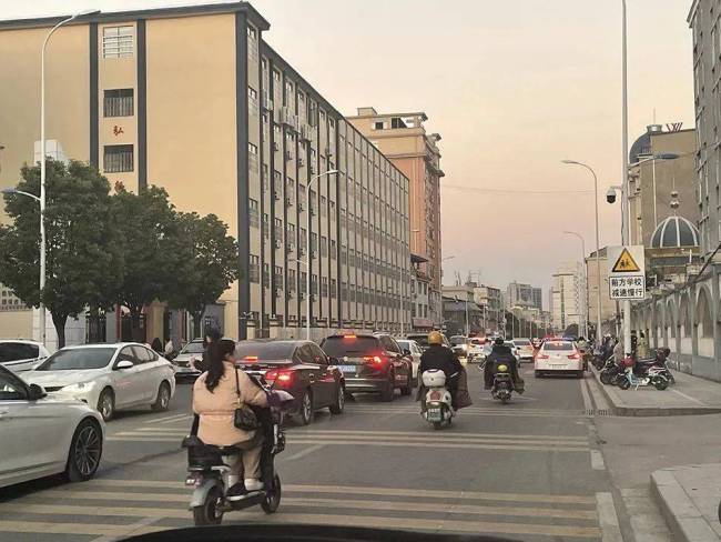 揭胡鑫宇案背后主播:三个月收入六位数 挖坑埋鞋赚流量-第7张图片-9158手机教程网 揭胡鑫宇案背后主播:三个月收入六位数 挖坑埋鞋赚流量-第7张图片-9158手机教程网