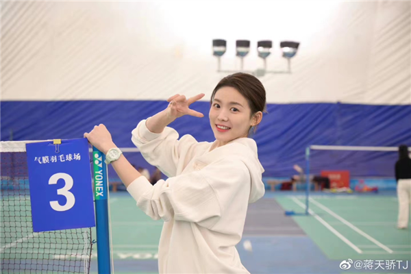 浙大美女老师火了 曾是羽毛球冠军 选课人数远超班级容量-第1张图片-9158手机教程网 浙大美女老师火了 曾是羽毛球冠军 选课人数远超班级容量-第1张图片-9158手机教程网