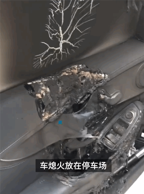 奔驰车熄火十分钟后自燃 车主:未进行任何改装-第1张图片-9158手机教程网 奔驰车熄火十分钟后自燃 车主:未进行任何改装-第1张图片-9158手机教程网