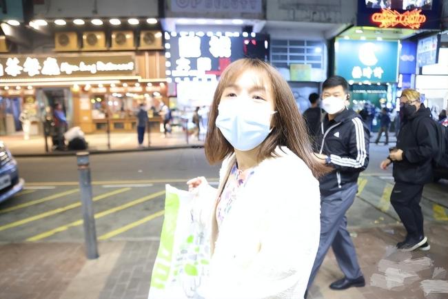女子街头卖身葬父:身边摆着《狂飙》导演照片-第8张图片-9158手机教程网 女子街头卖身葬父:身边摆着《狂飙》导演照片-第8张图片-9158手机教程网