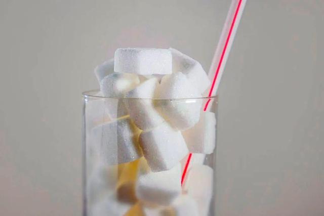 研究:每口甜饮料或都在薅你的头发,你秃了吗 还敢喝吗-第1张图片-9158手机教程网 研究:每口甜饮料或都在薅你的头发,你秃了吗 还敢喝吗-第1张图片-9158手机教程网