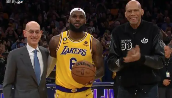 詹姆斯加冕NBA历史得分王 哈登杜兰特库里共同祝贺-第2张图片-9158手机教程网 詹姆斯加冕NBA历史得分王 哈登杜兰特库里共同祝贺-第2张图片-9158手机教程网