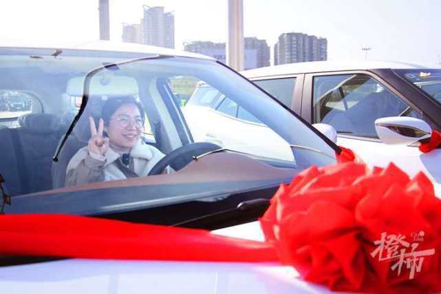 浙江一地为吸引返工白送汽车 湖南妹子:这个新年礼物有点大-第1张图片-9158手机教程网 浙江一地为吸引返工白送汽车 湖南妹子:这个新年礼物有点大-第1张图片-9158手机教程网