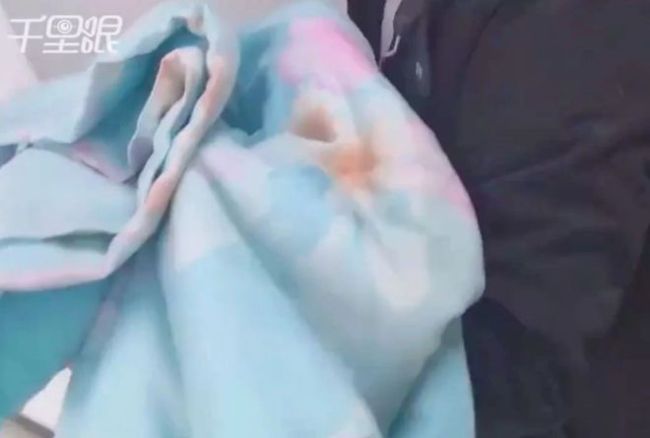 女工人在厕所5分钟产子:不知怀孕 网友:三胎这么顺滑吗-第3张图片-9158手机教程网 女工人在厕所5分钟产子:不知怀孕 网友:三胎这么顺滑吗-第3张图片-9158手机教程网