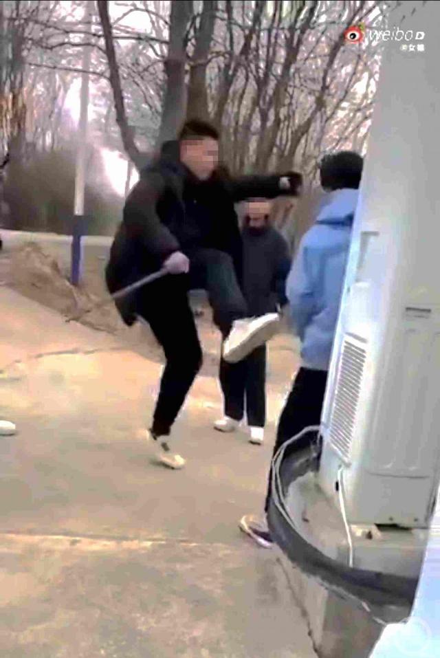 河南一少年遭霸凌1分钟被扇13耳光踢11脚,情况不便透露 警方已介入-第1张图片-9158手机教程网 河南一少年遭霸凌1分钟被扇13耳光踢11脚,情况不便透露 警方已介入-第1张图片-9158手机教程网