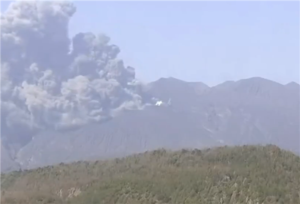 时隔近5年 日本樱岛昭和火山口再喷发:火山灰蹿出千米高-第1张图片-9158手机教程网 时隔近5年 日本樱岛昭和火山口再喷发:火山灰蹿出千米高-第1张图片-9158手机教程网