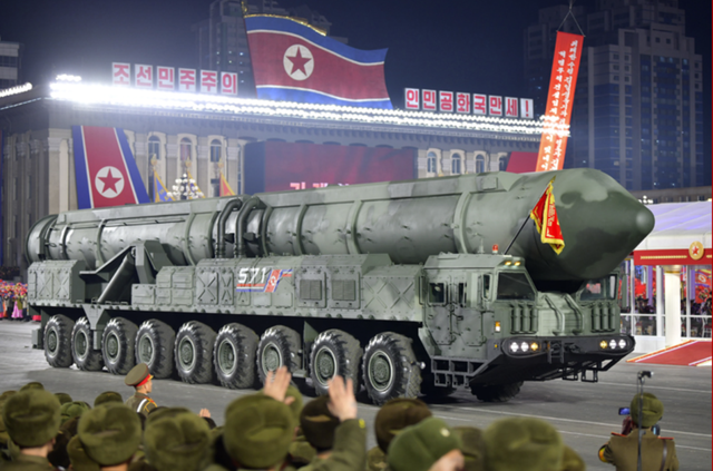 金正恩父女同台阅兵有何特殊之处 姿态举止神似其母-第5张图片-9158手机教程网 金正恩父女同台阅兵有何特殊之处 姿态举止神似其母-第5张图片-9158手机教程网