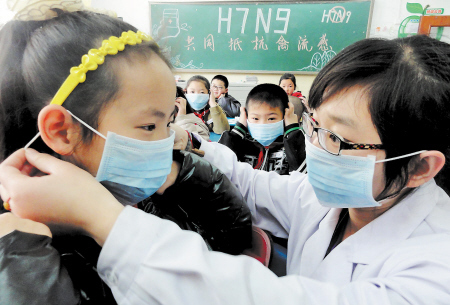 学生在校该怎么戴口罩?感染科专家:科学佩戴外科口罩即可!-第1张图片-9158手机教程网 学生在校该怎么戴口罩?感染科专家:科学佩戴外科口罩即可!-第1张图片-9158手机教程网