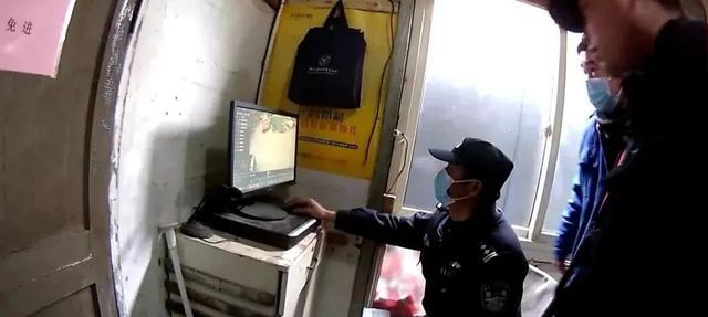垃圾清运员捡1万元归还后只要奖状,自称文化不高 奖状可以给家里几个孩子作为学习榜样-第3张图片-9158手机教程网 垃圾清运员捡1万元归还后只要奖状,自称文化不高 奖状可以给家里几个孩子作为学习榜样-第3张图片-9158手机教程网