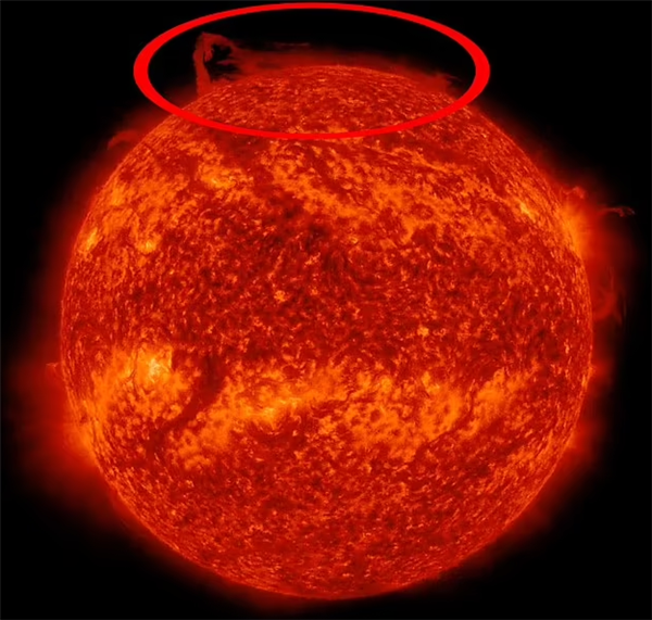 NASA拍到太阳北极一块断裂脱落:前所未有 科学家都懵了-第1张图片-9158手机教程网 NASA拍到太阳北极一块断裂脱落:前所未有 科学家都懵了-第1张图片-9158手机教程网