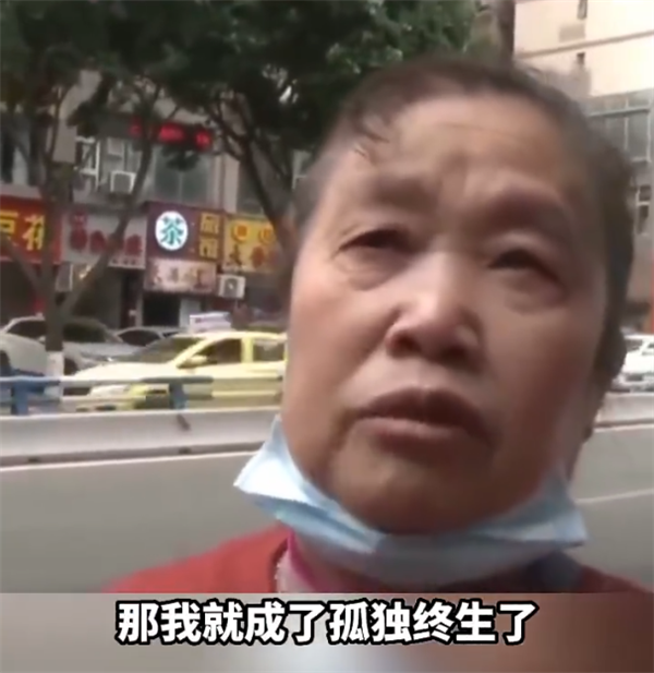 重庆70岁阿姨参加超市免费赠纸活动结果微信被封 哭诉会孤独终老-第1张图片-9158手机教程网 重庆70岁阿姨参加超市免费赠纸活动结果微信被封 哭诉会孤独终老-第1张图片-9158手机教程网