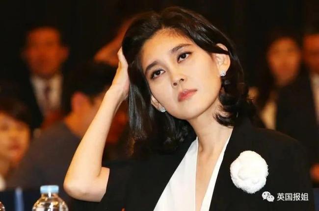 三星长公主离婚后颜值回春 参加儿子中学毕业典礼-第27张图片-9158手机教程网 三星长公主离婚后颜值回春 参加儿子中学毕业典礼-第27张图片-9158手机教程网