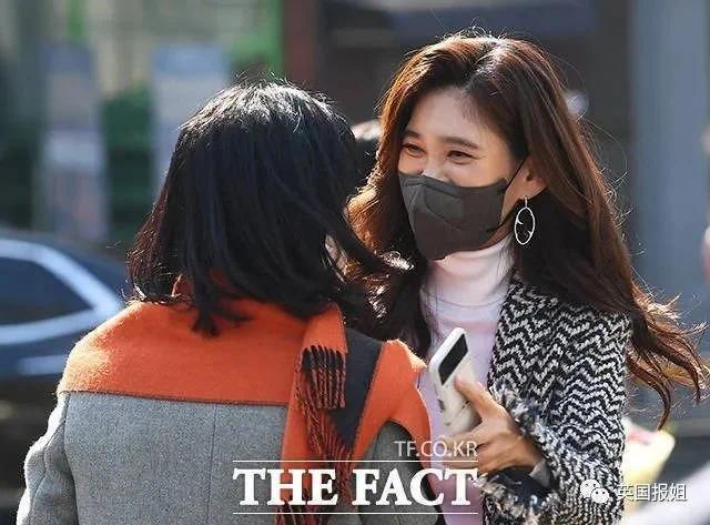 三星长公主离婚后颜值回春 参加儿子中学毕业典礼-第17张图片-9158手机教程网 三星长公主离婚后颜值回春 参加儿子中学毕业典礼-第17张图片-9158手机教程网
