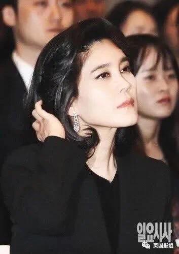 三星长公主离婚后颜值回春 参加儿子中学毕业典礼-第26张图片-9158手机教程网 三星长公主离婚后颜值回春 参加儿子中学毕业典礼-第26张图片-9158手机教程网