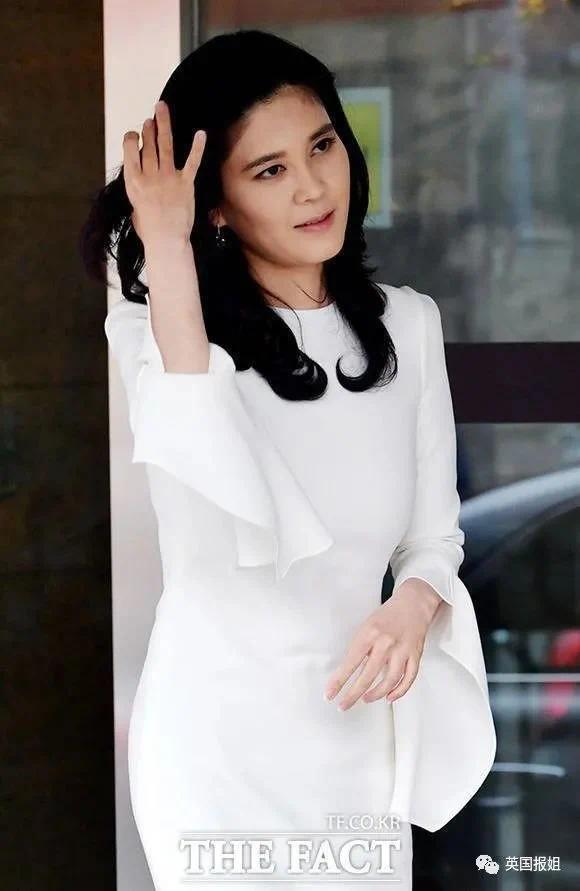 三星长公主离婚后颜值回春 参加儿子中学毕业典礼-第38张图片-9158手机教程网 三星长公主离婚后颜值回春 参加儿子中学毕业典礼-第38张图片-9158手机教程网