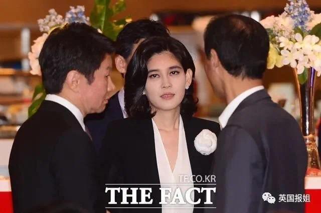 三星长公主离婚后颜值回春 参加儿子中学毕业典礼-第40张图片-9158手机教程网 三星长公主离婚后颜值回春 参加儿子中学毕业典礼-第40张图片-9158手机教程网