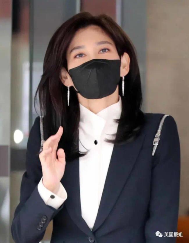 三星长公主离婚后颜值回春 参加儿子中学毕业典礼-第33张图片-9158手机教程网 三星长公主离婚后颜值回春 参加儿子中学毕业典礼-第33张图片-9158手机教程网