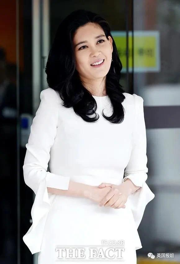 三星长公主离婚后颜值回春 参加儿子中学毕业典礼-第39张图片-9158手机教程网 三星长公主离婚后颜值回春 参加儿子中学毕业典礼-第39张图片-9158手机教程网