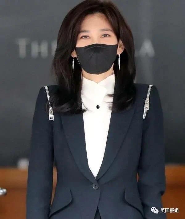 三星长公主离婚后颜值回春 参加儿子中学毕业典礼-第30张图片-9158手机教程网 三星长公主离婚后颜值回春 参加儿子中学毕业典礼-第30张图片-9158手机教程网
