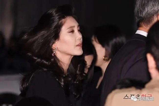 三星长公主离婚后颜值回春 参加儿子中学毕业典礼-第28张图片-9158手机教程网 三星长公主离婚后颜值回春 参加儿子中学毕业典礼-第28张图片-9158手机教程网