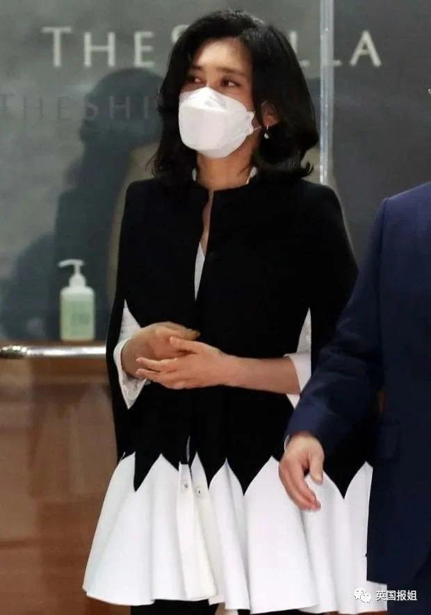 三星长公主离婚后颜值回春 参加儿子中学毕业典礼-第37张图片-9158手机教程网 三星长公主离婚后颜值回春 参加儿子中学毕业典礼-第37张图片-9158手机教程网