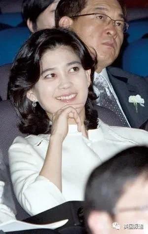 三星长公主离婚后颜值回春 参加儿子中学毕业典礼-第58张图片-9158手机教程网 三星长公主离婚后颜值回春 参加儿子中学毕业典礼-第58张图片-9158手机教程网