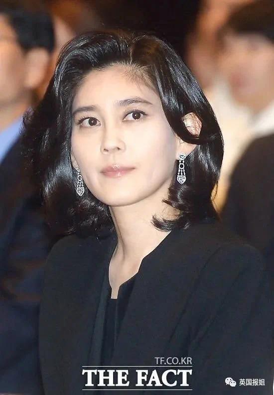 三星长公主离婚后颜值回春 参加儿子中学毕业典礼-第46张图片-9158手机教程网 三星长公主离婚后颜值回春 参加儿子中学毕业典礼-第46张图片-9158手机教程网