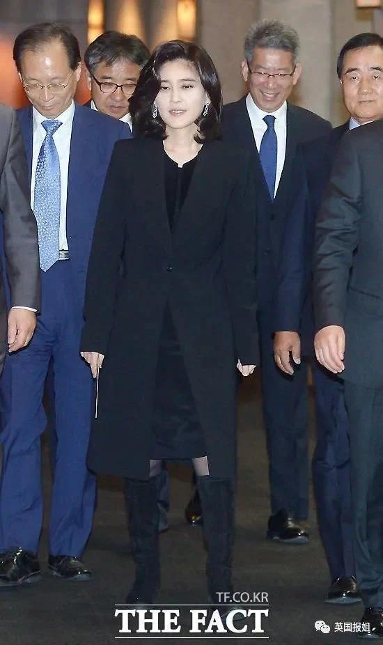 三星长公主离婚后颜值回春 参加儿子中学毕业典礼-第48张图片-9158手机教程网 三星长公主离婚后颜值回春 参加儿子中学毕业典礼-第48张图片-9158手机教程网