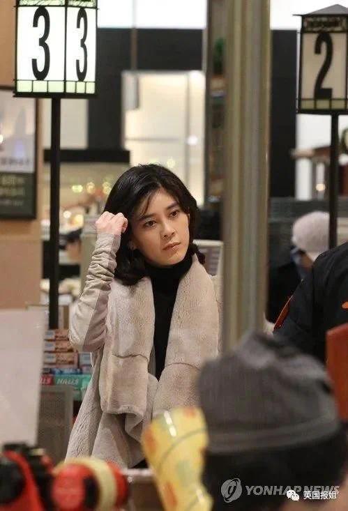 三星长公主离婚后颜值回春 参加儿子中学毕业典礼-第63张图片-9158手机教程网 三星长公主离婚后颜值回春 参加儿子中学毕业典礼-第63张图片-9158手机教程网