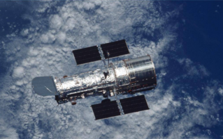 NASA计划延长哈勃望远镜寿命：通过私企航天器抬高轨道高度