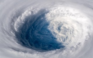 今年第15号台风“塔拉斯”生成：预计将横穿日本