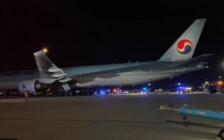 韩国一波音777客机起飞时撞机 载有198名乘客